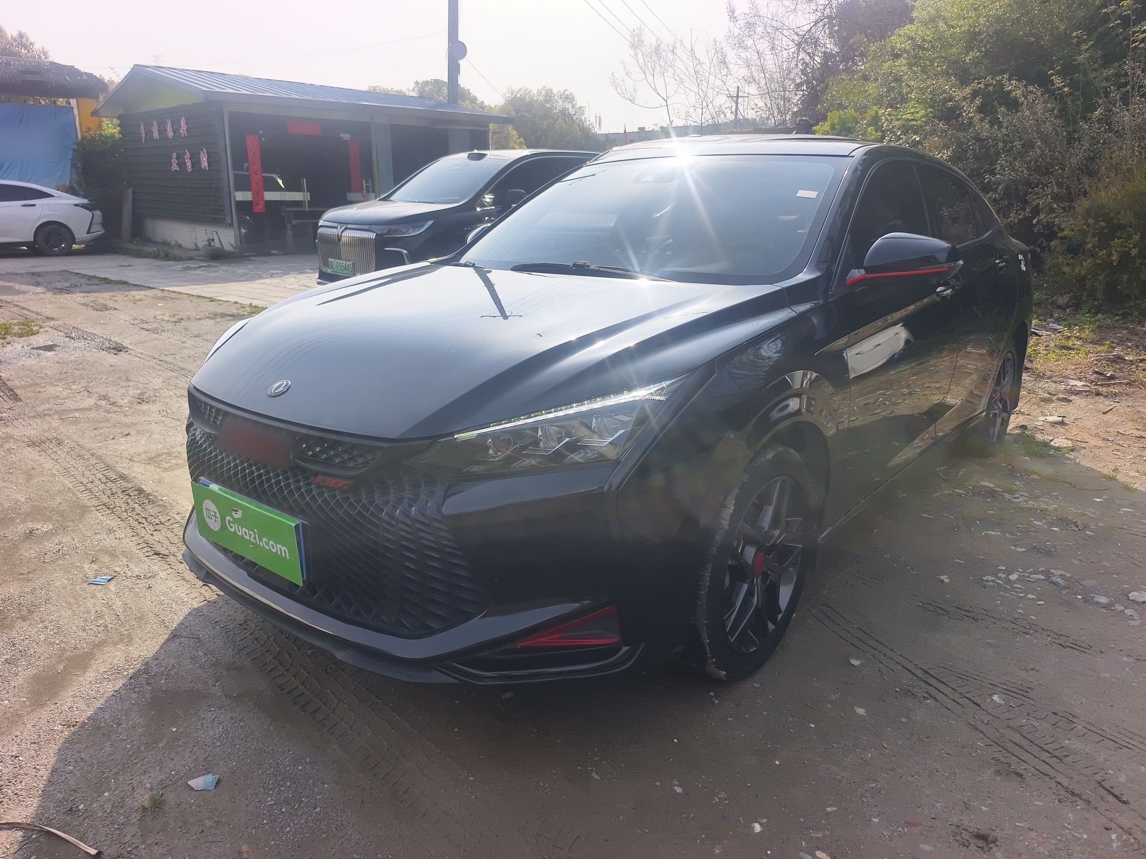 Под передней частью автомобиля