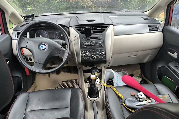 Used Venucia R50 2015 1.6L Manual Fashion Edition Center Console