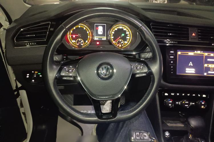 Used Volkswagen Tiguan L 2019 Revised 330TSI Automatic Two-Wheel Drive Smart & Luxury Edition China VI Standard Steering Wheel