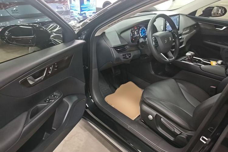 Used Hongqi E-QM5 2022 431 km Charge & Enjoy Edition Driver Seat