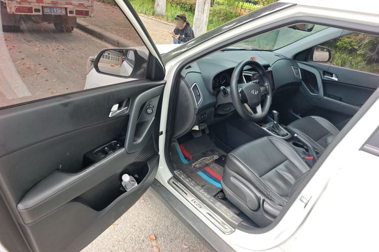 Used Hyundai ix25 2015 1.6L Automatic Two-Wheel Drive Smart GLS Trim Driver Seat