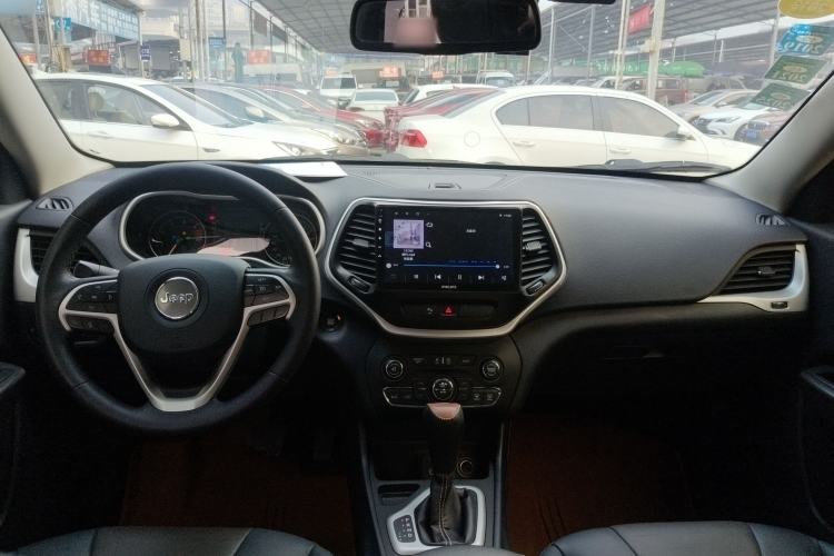 Used Jeep Cherokee 2016 2.4L Leading Edition
