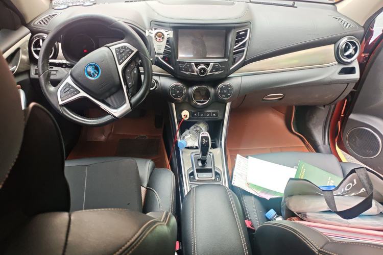 Used BYD Song New Energy 2017 Song DM 1.5TID All-Wheel Drive Luxury Model Center Console