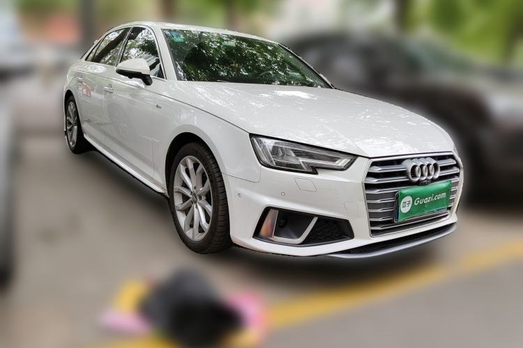 Used Audi A4L 2019 40 TFSI Fashion Edition China VI Emission Standard Front Right 45 Deg
