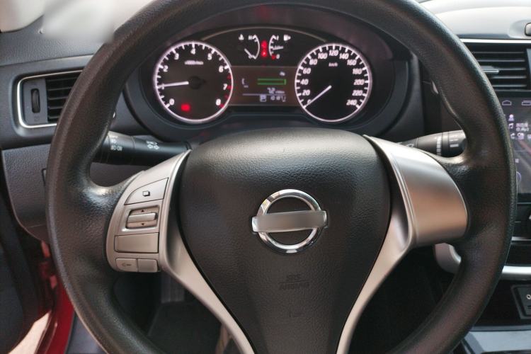 Used Nissan Tiida 2016 1.6L CVT Cool Dynamic Edition