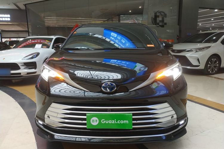 Used Toyota Sienna 2023 2.5L Hybrid Platinum Edition
