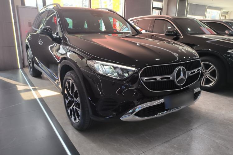 Used Mercedes-Benz GLC 2023 Facelift GLC 260 L 4MATIC Dynamic Version 5 Seats Front Right 45 Deg