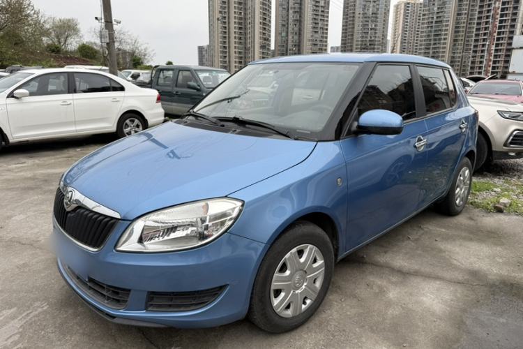 Used Skoda Fabia 2014 1.4L Automatic Crystal Edition Exterior 2