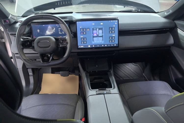 Used Lynk & Co 08 EM-P 2025 120km Long-Range Halo Center Console