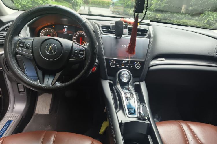 Used Acura CDX 2019 1.5T Two-Wheel Drive Comfort Edition Center Console