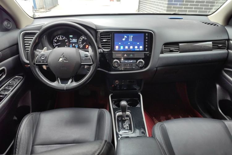 Used Mitsubishi Outlander 2019 2.4L 4x4 Zhi Xiang Edition 5 Seats China V Emission Standard
