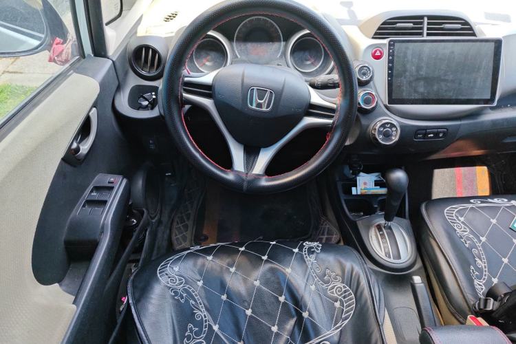Used Honda Fit 2011 1.3L automatic comfort version
