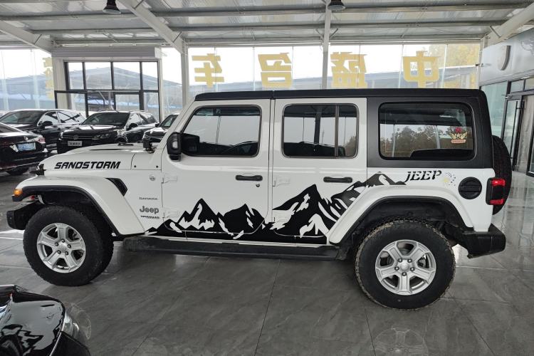 Used Jeep Wrangler 2019 2.0T Sahara Four-Door Version China VI Emission Standard