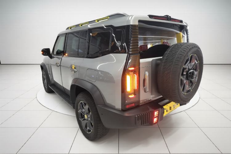 Used JETOUR Traveler 2023 2.0T All-Wheel Drive CrossPRO+ Exterior 2