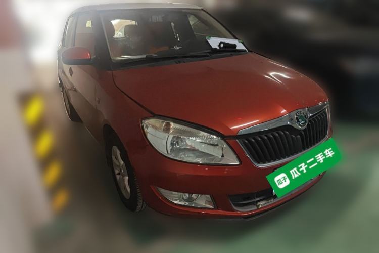Used Skoda Fabia 2012 1.4L Manual Crystal Edition Front Right 45 Deg