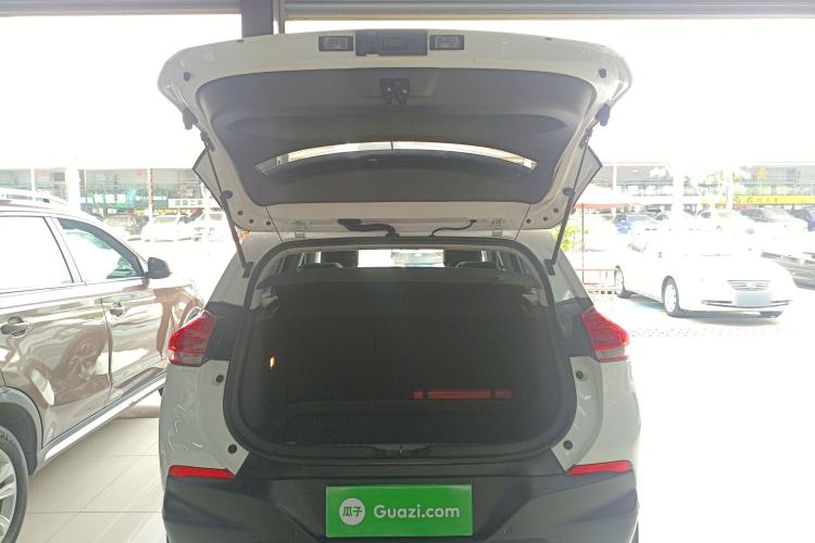 Used Chevrolet Trax 2021 325T Automatic Fun Edition China VI Standard Trunk