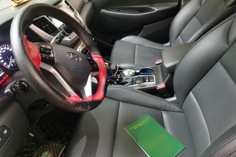 Used Hyundai Tucson 2015 2.0L Automatic Two-Wheel Drive Smart Version Left Front Seat