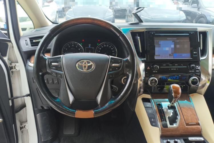 Used Toyota Alphard 2015 3.5L Luxury Edition
