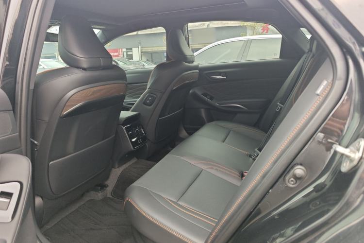 Used Toyota Avalon 2024 Dual-Motor 2.0L Luxury Edition
