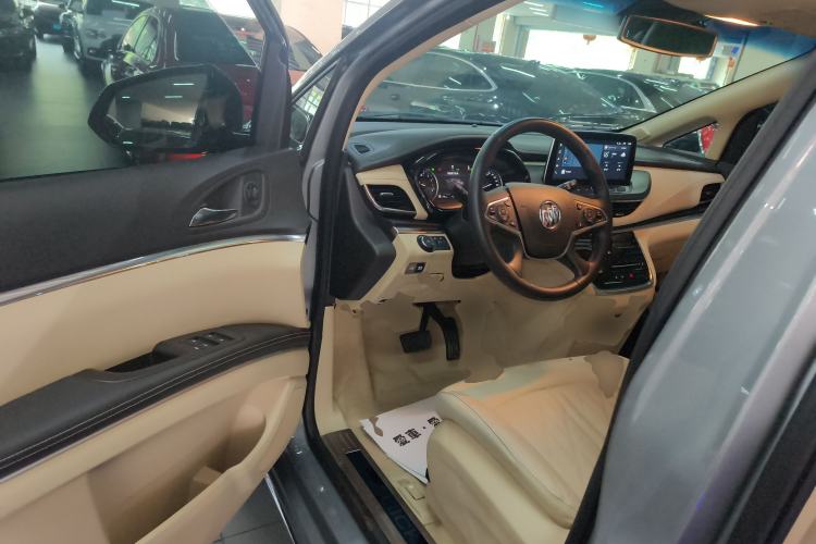 Used Buick GL8 2023 Facelifted Land Cruiser Executive Luxury Version
