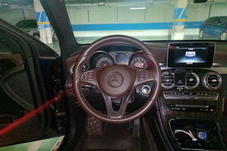 Used Mercedes-Benz GLC 2017 GLC 260 4MATIC Luxury Model Steering Wheel