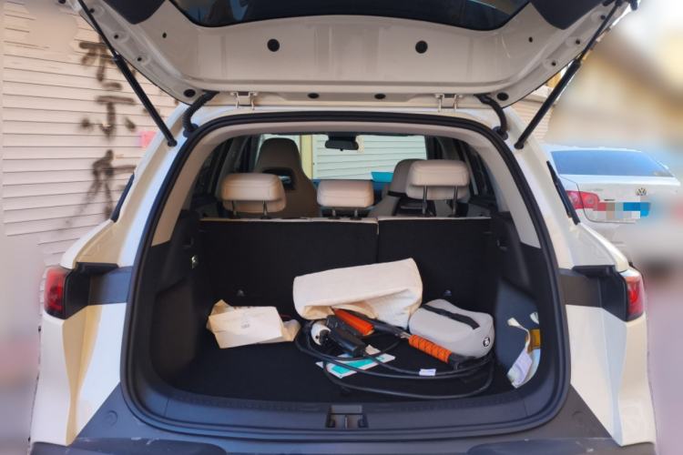 Used BYD Yuan UP 2025 Model 301KM Leading Version Trunk