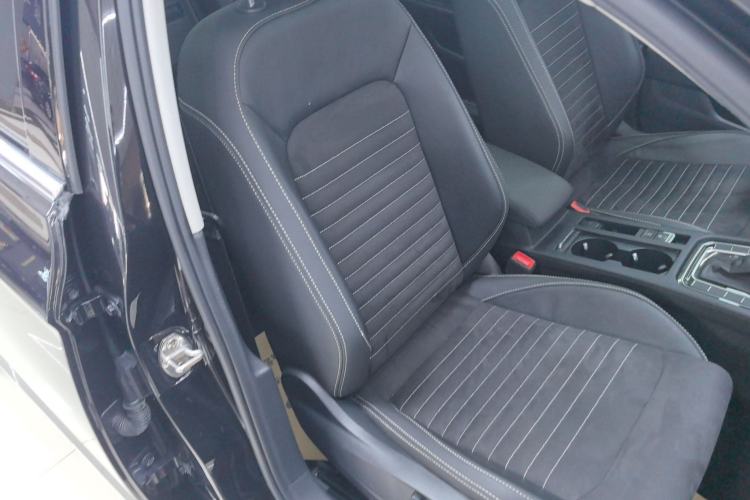 Used Volkswagen Magotan 2020 330TSI DSG Luxury Edition Right Front Seat