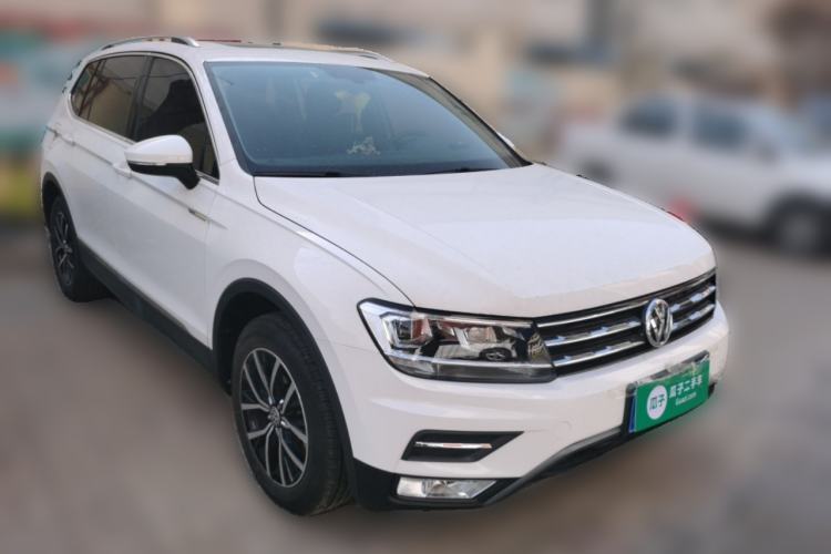 Used Volkswagen Tiguan L 2018 330TSI Automatic Two-Wheel Drive Luxury Edition Front Right 45 Deg