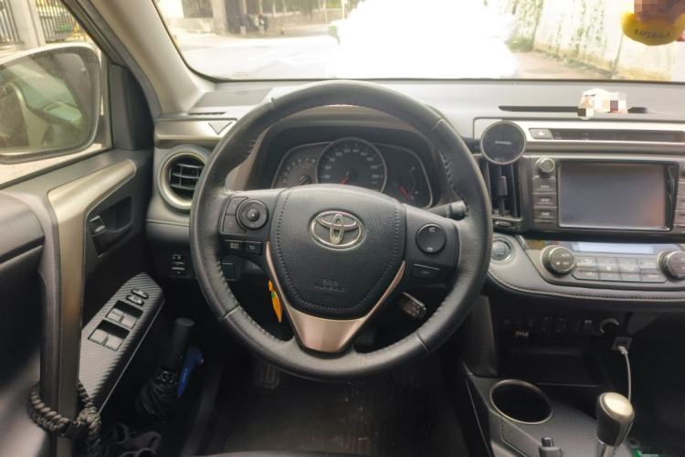 Used Toyota RAV4 2015 2.5L Automatic 4x4 Elite Edition
