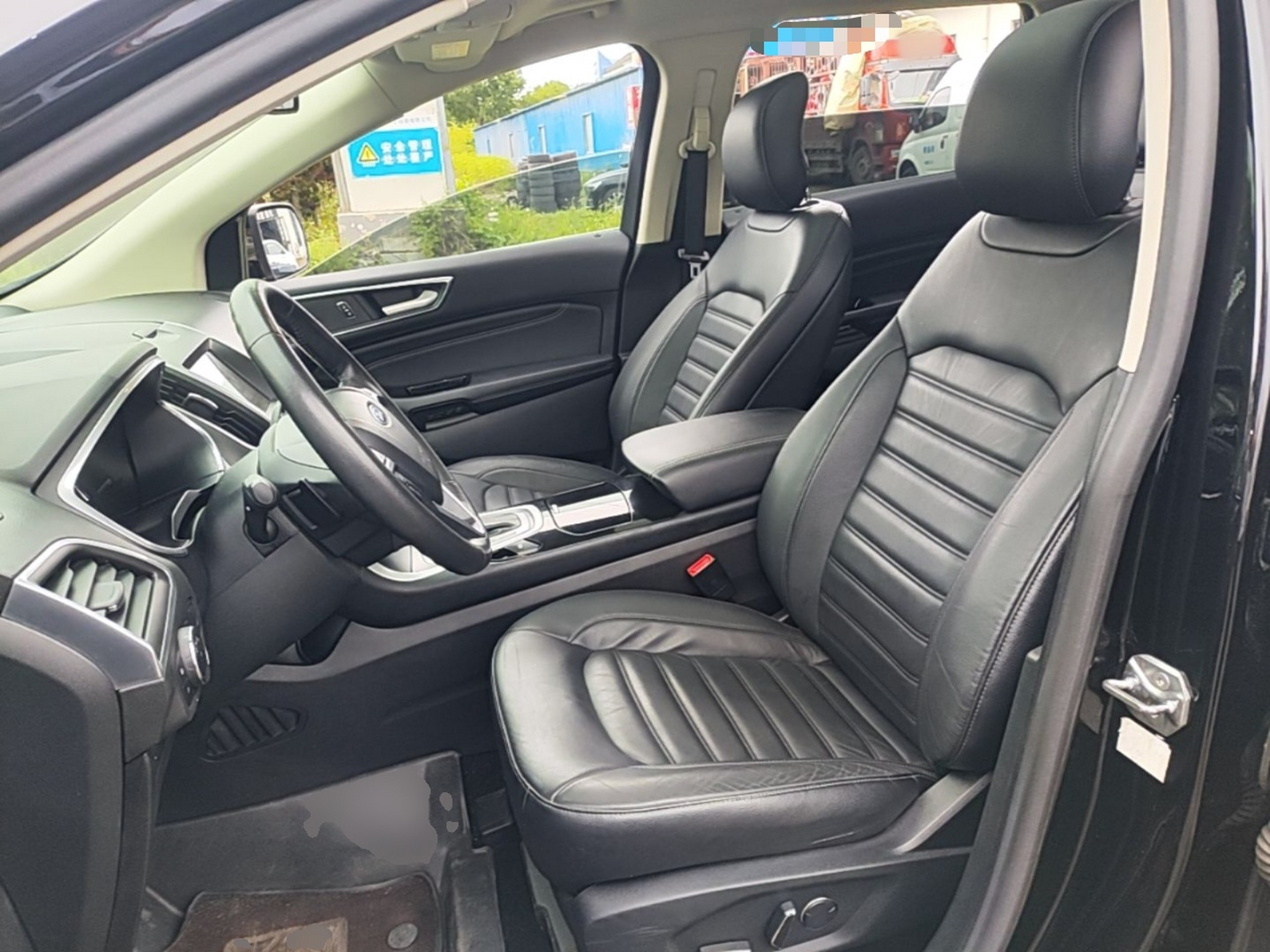Vordere Reihe im Auto