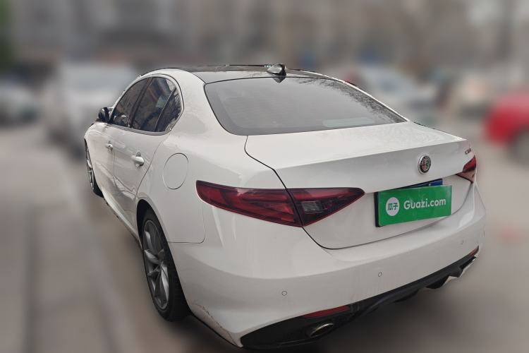 Used Alfa Romeo Giulia 2017 2.0T 280HP Luxury Edition Rear Left 45 Deg