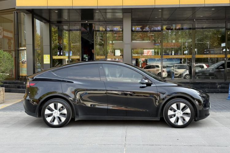 Used Tesla Model Y 2021 Long-Range All-Wheel-Drive Version
