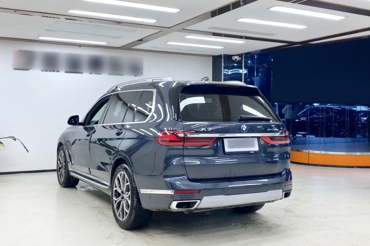 Used BMW X7 2021 xDrive40i Luxury Package with Premium Features
