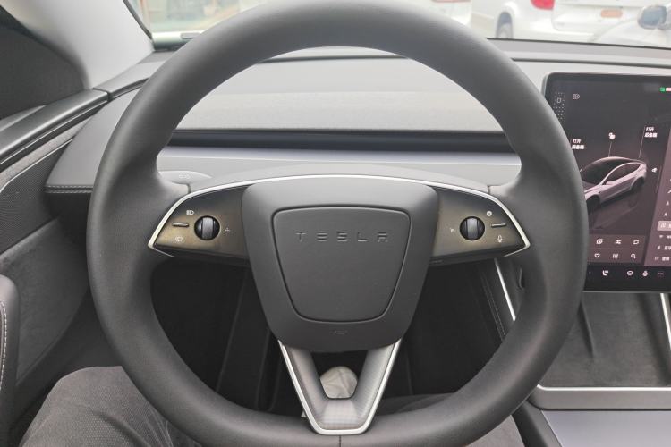 Used Tesla Model Y 2025 Long-Range All-Wheel-Drive Version Steering Wheel