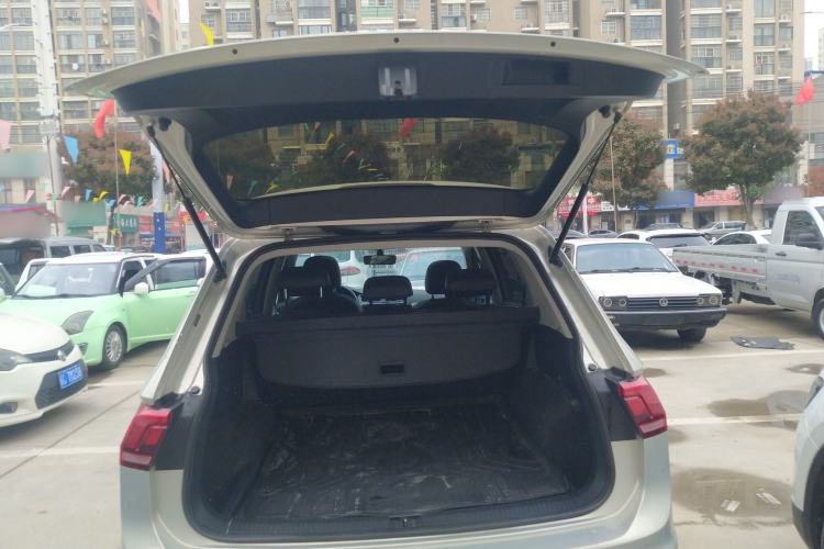 Used Volkswagen Tiguan L 2020 330TSI Automatic Two-Wheel Drive Panoramic Comfort Edition China VI Standard Trunk