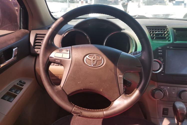 Used Toyota Highlander 2011 2.7L Two-Wheel Drive 5-Seater Sport Edition
