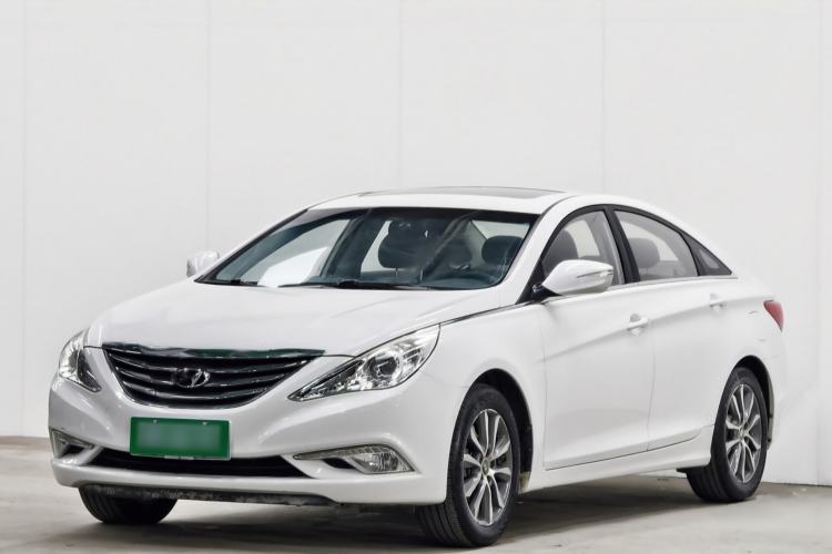 Used Hyundai Sonata 2015 Classic 2.0L Automatic Leading Edition Front Left 45 Deg