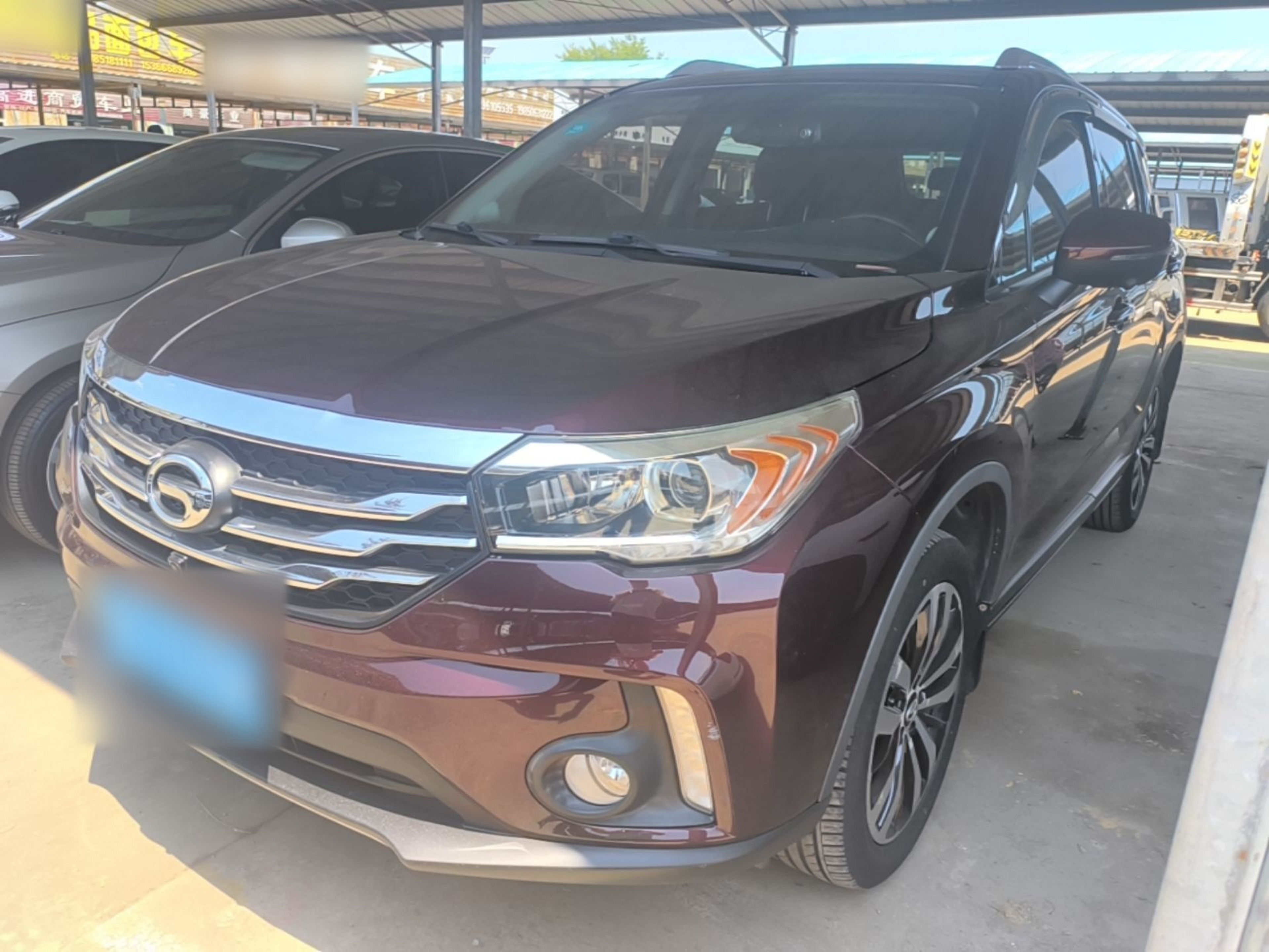 تحت مقدمة السيارة