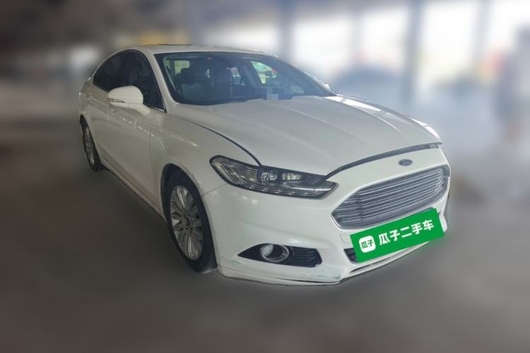 Used Ford Mondeo 2013 2.0L GTDi 200 Luxury Model Front Right 45 Deg