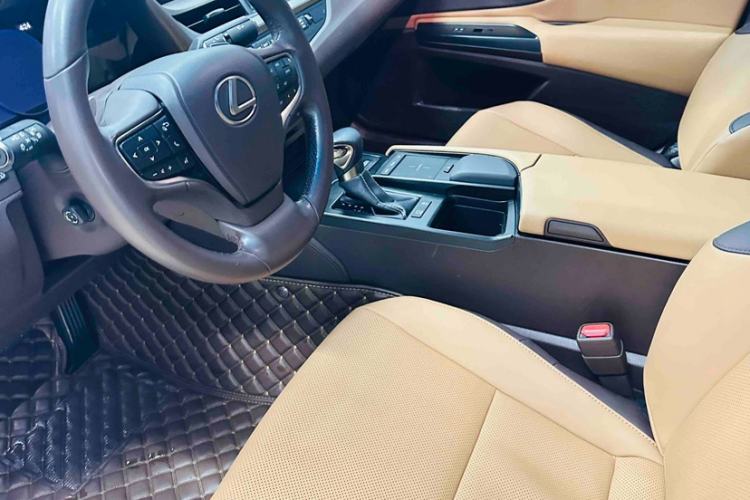 Used Lexus ES 2018 200 Excellence Edition China V Standard
