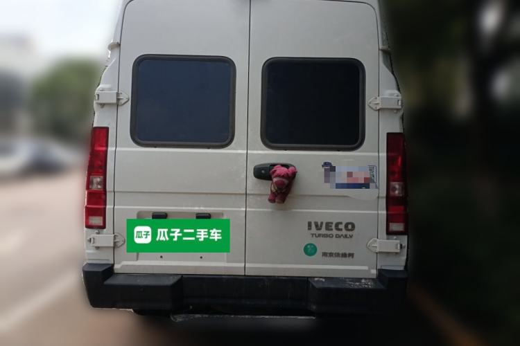 Used Iveco Daily 2023 2.5T A37M1 Long Wheelbase Mid-Roof Dual-Tire Side-Sliding Doors 5-9 Seats
