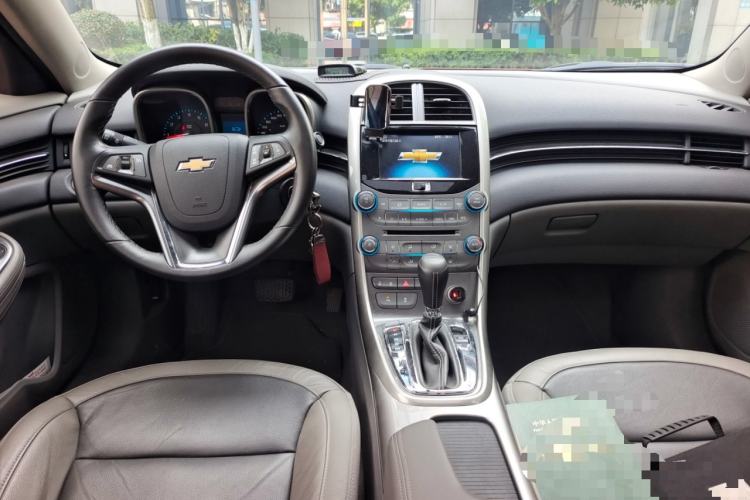 Used Chevrolet Malibu 2014 2.0L Automatic Luxury Edition Center Console