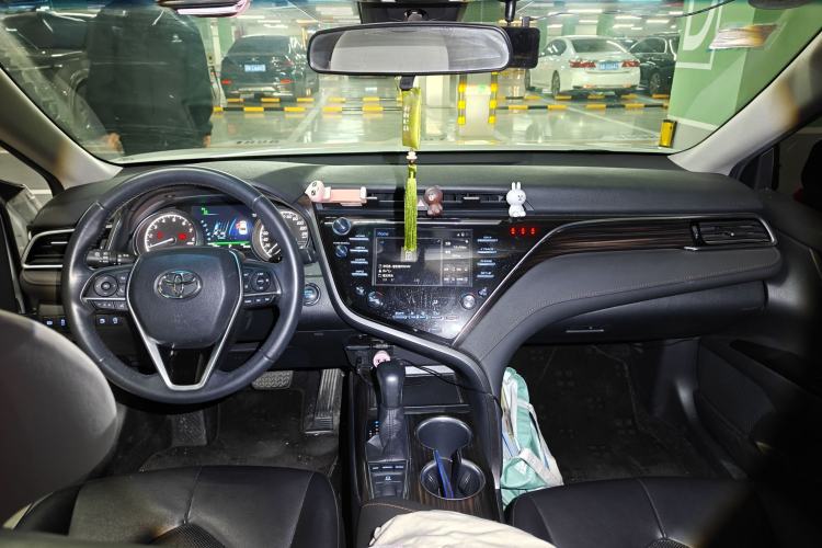 Used Toyota Camry 2018 2.5G Luxury Edition Center Console