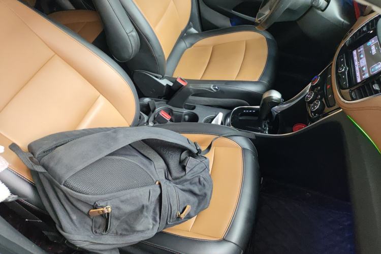 Used Chevrolet Trax 2017 1.4T Automatic All-Wheel-Drive Flagship Model Right Front Seat