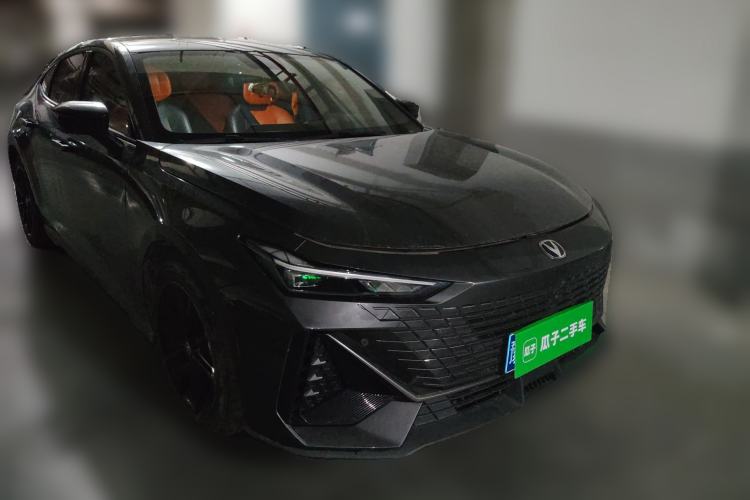 Used CHANGAN UNI-V 2022 1.5T Prestige Version Front Right 45 Deg