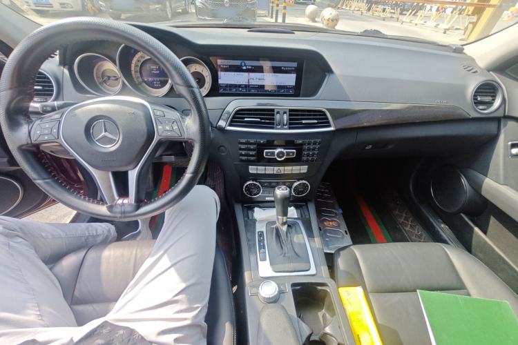 Used Mercedes-Benz C-Class 2013 C 260 CGI Fashion Model Center Console