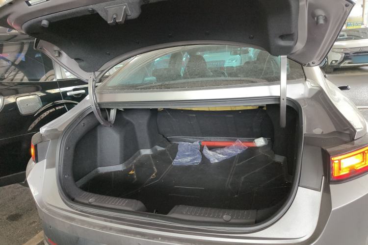 Used CHANGAN Eado DD 2023 Blue Whale NE 1.5T GDI DCT Navigation Model Trunk