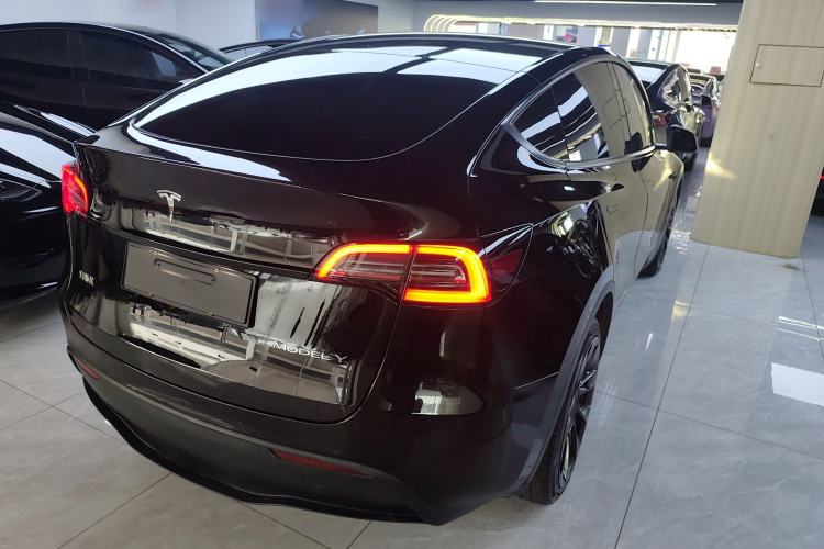 Used Tesla Model Y 2021 Long-Range All-Wheel-Drive Version 3D7
