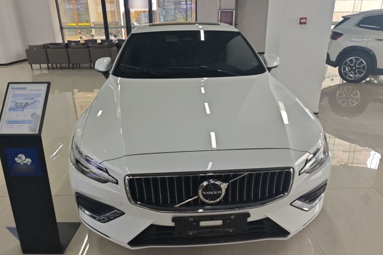 Used Volvo S60 2025 B4 Zhiyuan Luxury Edition
