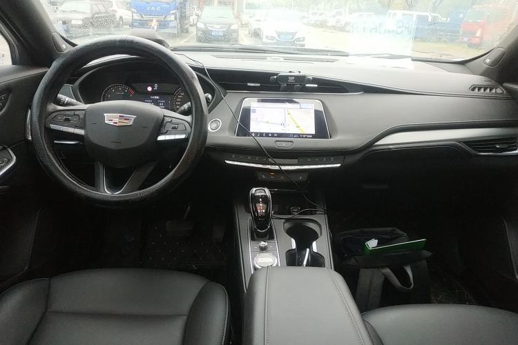 Used Cadillac XT4 2020 28T Two-Wheel-Drive Leading Version Center Console